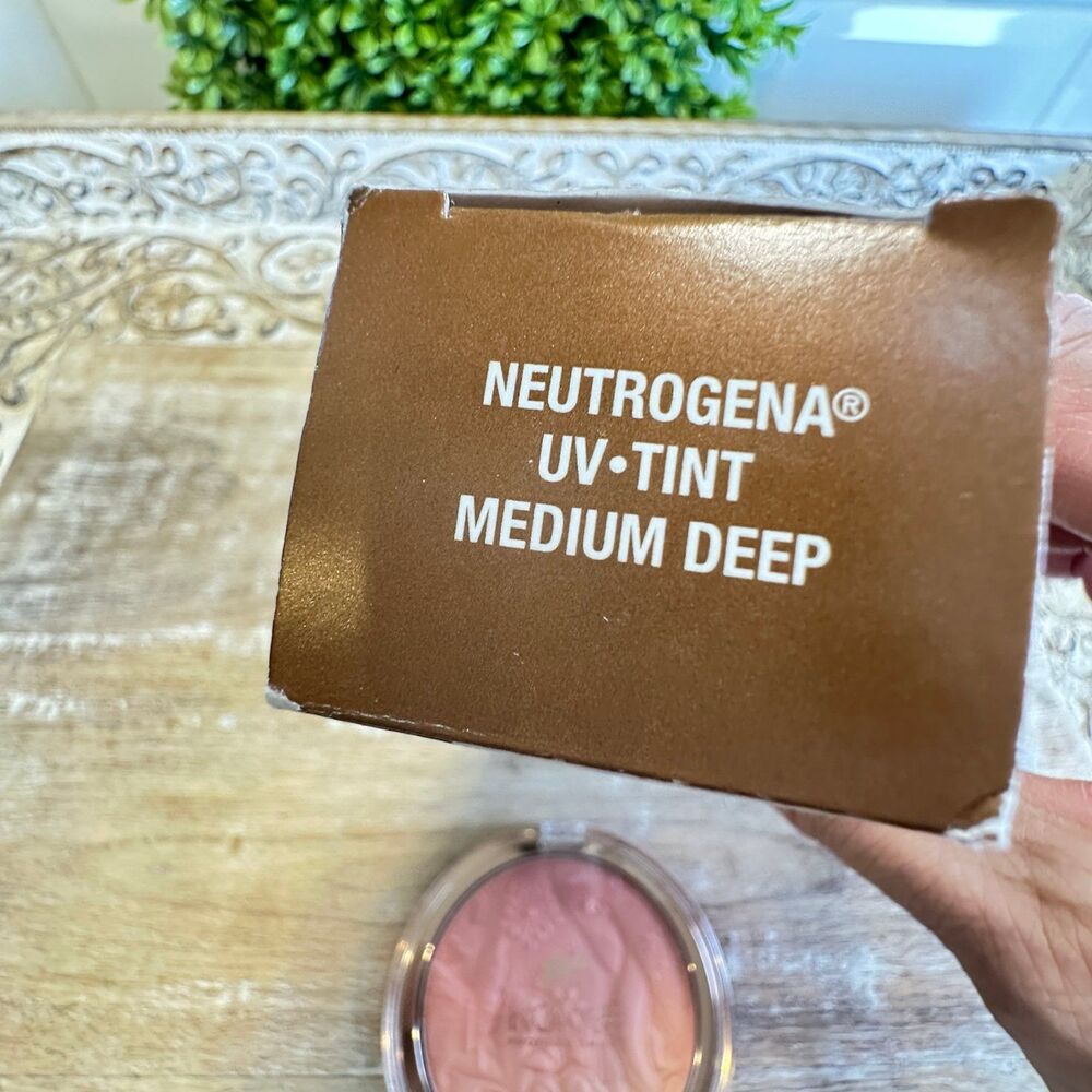 Neutrogena UVA/ UVB SPF 30 Tinted Face Sunscreen and Kokie Blush Bundle - Picture 2 of 12